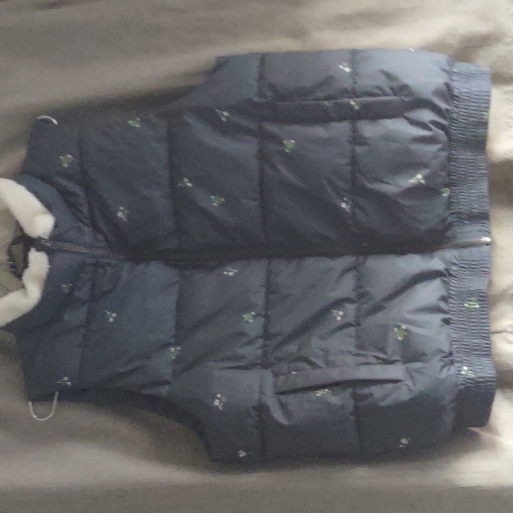 Universal thread puffer vest